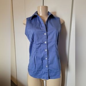 Banana Republic buttom up blouse size small, blue color